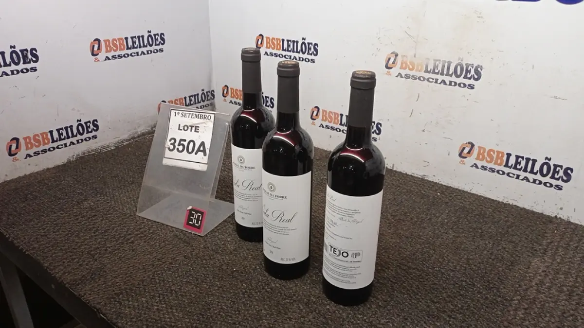 03 GARRAFAS DE VINHO TINTO VALA REAL PORTUGUÊS SAFRA 2019 750ML. (NO ESTADO) ATENÇÃO! FAZER A VISITAÇÃO ANTES DE ARREMATAR, NÃO SABEMOS SE FUNCIONA, LEILÃO NÃO TEM GARANTIA E NEM DEVOLUÇÃO, SUJEITO A POSSÍVEIS AVARIAS VISÍVEIS/OCULTAS E/OU AUSÊNCIA DE COMPONENTES.