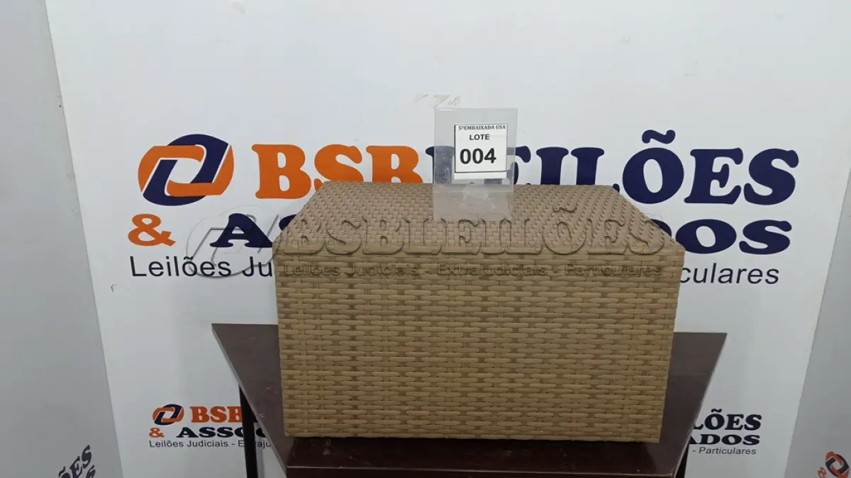 LOTE 004 - 01 MESA DE CENTRO DE JARDIM. (NO ESTADO EM QUE SE ENCONTRA. SUJEITO A AVARIAS OCULTAS/VISÍVEIS.)  BH1517L