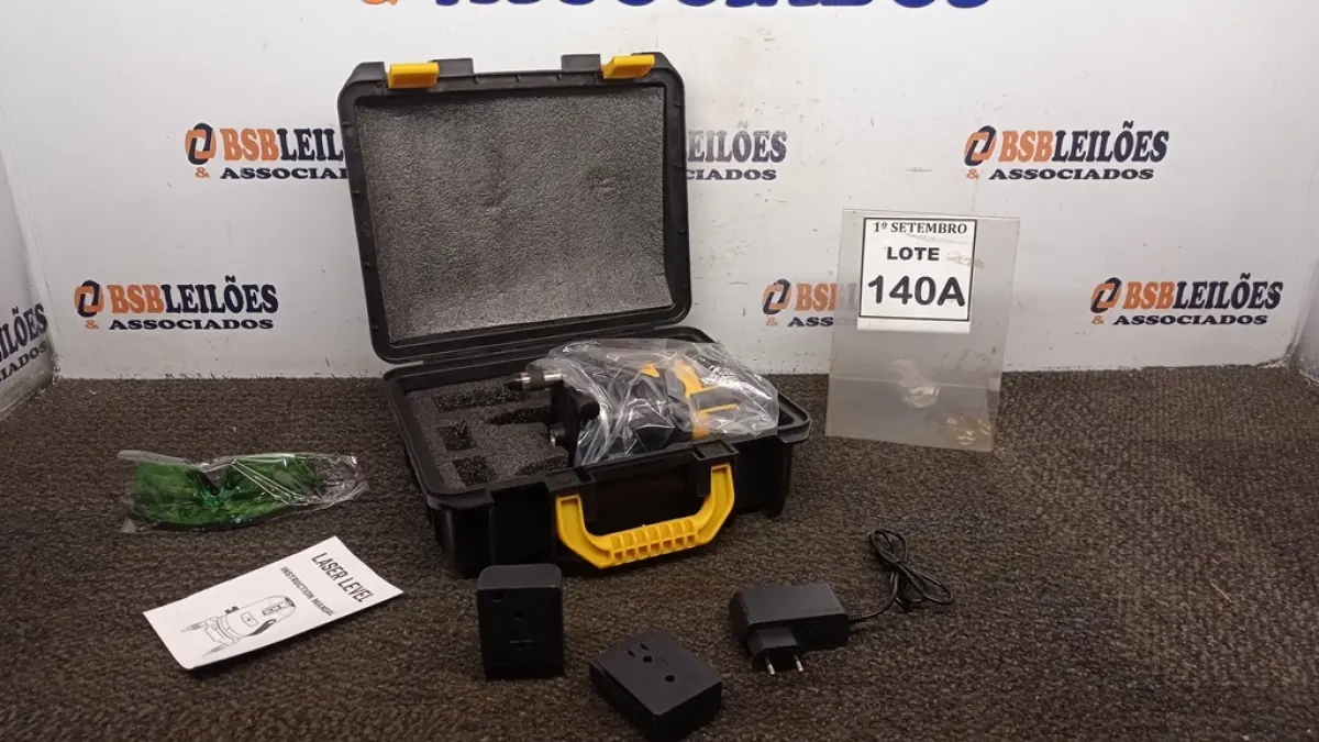 01 NIVEL A LASER COM 2 BATERIAS MALETA ÓCULOS DE PROTEÇÃO. (NO ESTADO) ATENÇÃO! FAZER A VISITAÇÃO ANTES DE ARREMATAR, NÃO SABEMOS SE FUNCIONA, LEILÃO NÃO TEM GARANTIA E NEM DEVOLUÇÃO, SUJEITO A POSSÍVEIS AVARIAS VISÍVEIS/OCULTAS E/OU AUSÊNCIA DE COMPONENTES.