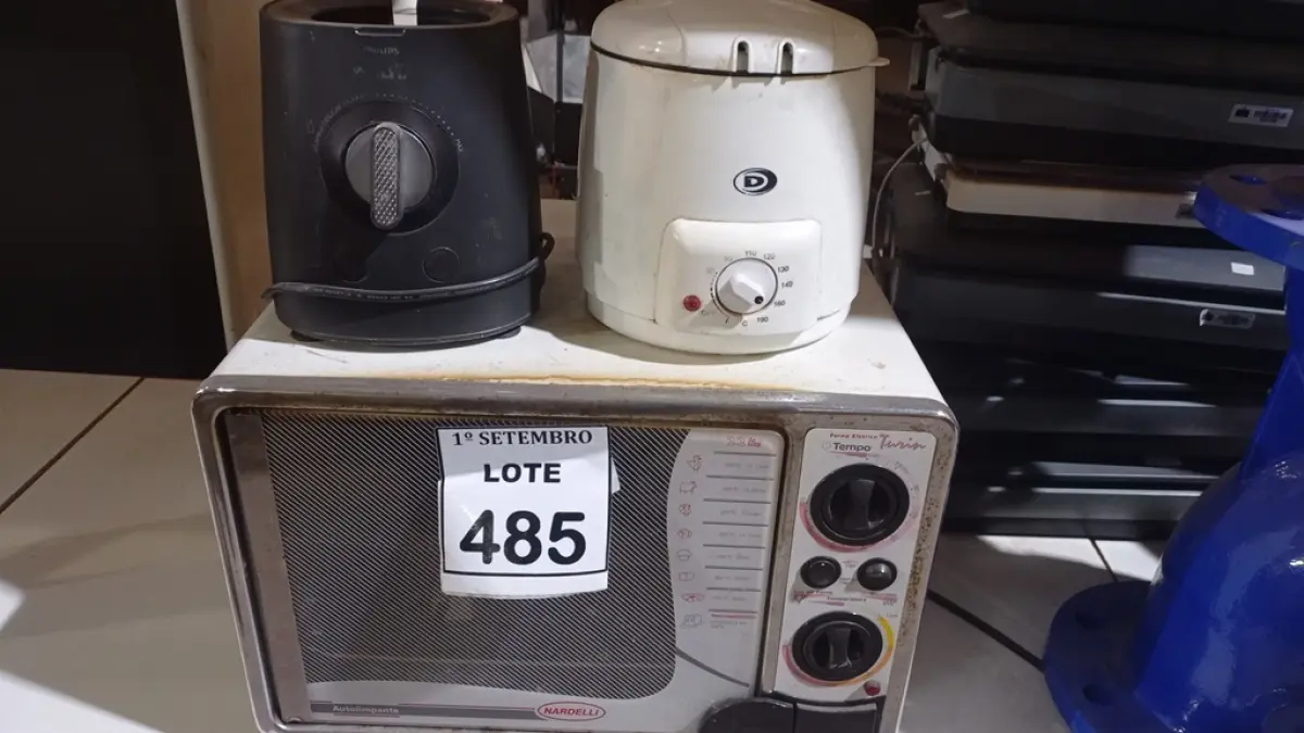 01 FORNO ELÉTRICO, 01 BASE DE LIQUIDIFICADOR E 01 FRITADEIRA ELÉTRICA. (NO ESTADO) ATENÇÃO! FAZER A VISITAÇÃO ANTES DE ARREMATAR, NÃO SABEMOS SE FUNCIONA, LEILÃO NÃO TEM GARANTIA E NEM DEVOLUÇÃO, SUJEITO A POSSÍVEIS AVARIAS VISÍVEIS/OCULTAS E/OU AUSÊNCIA DE COMPONENTES.