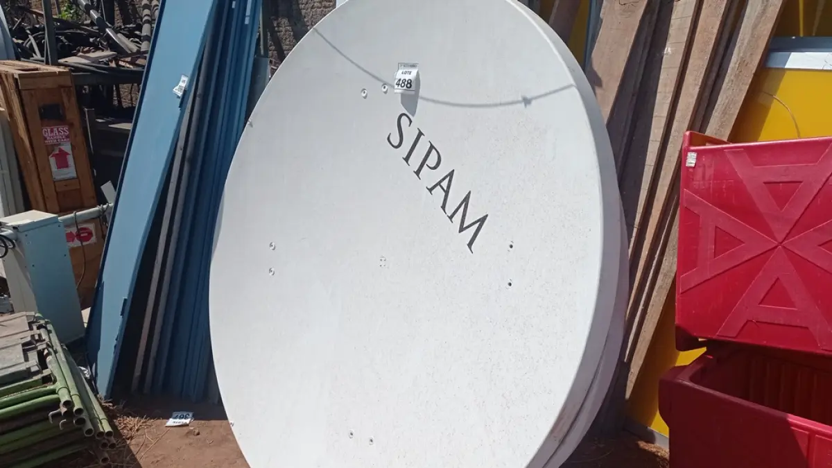 02 ANTENAS PARABÓLICAS COM BASE. (NO ESTADO) ATENÇÃO! FAZER A VISITAÇÃO ANTES DE ARREMATAR, NÃO SABEMOS SE FUNCIONA, LEILÃO NÃO TEM GARANTIA E NEM DEVOLUÇÃO, SUJEITO A POSSÍVEIS AVARIAS VISÍVEIS/OCULTAS E/OU AUSÊNCIA DE COMPONENTES.
