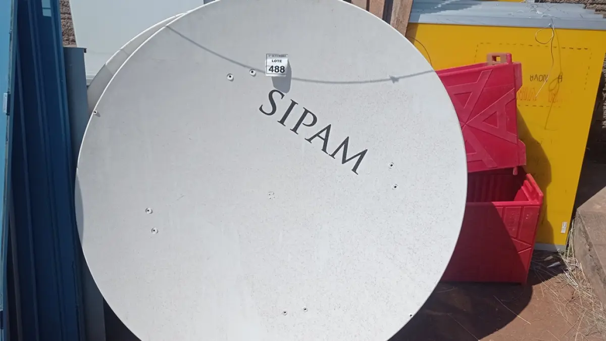 02 ANTENAS PARABÓLICAS COM BASE. (NO ESTADO) ATENÇÃO! FAZER A VISITAÇÃO ANTES DE ARREMATAR, NÃO SABEMOS SE FUNCIONA, LEILÃO NÃO TEM GARANTIA E NEM DEVOLUÇÃO, SUJEITO A POSSÍVEIS AVARIAS VISÍVEIS/OCULTAS E/OU AUSÊNCIA DE COMPONENTES.