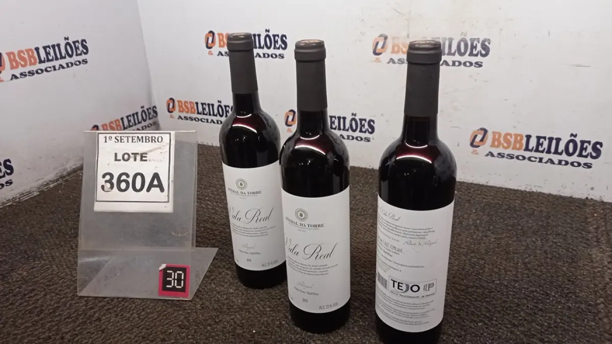 03 GARRAFAS DE VINHO TINTO VALA REAL PORTUGUÊS SAFRA 2019 750ML. (NO ESTADO) ATENÇÃO! FAZER A VISITAÇÃO ANTES DE ARREMATAR, NÃO SABEMOS SE FUNCIONA, LEILÃO NÃO TEM GARANTIA E NEM DEVOLUÇÃO, SUJEITO A POSSÍVEIS AVARIAS VISÍVEIS/OCULTAS E/OU AUSÊNCIA DE COMPONENTES.
