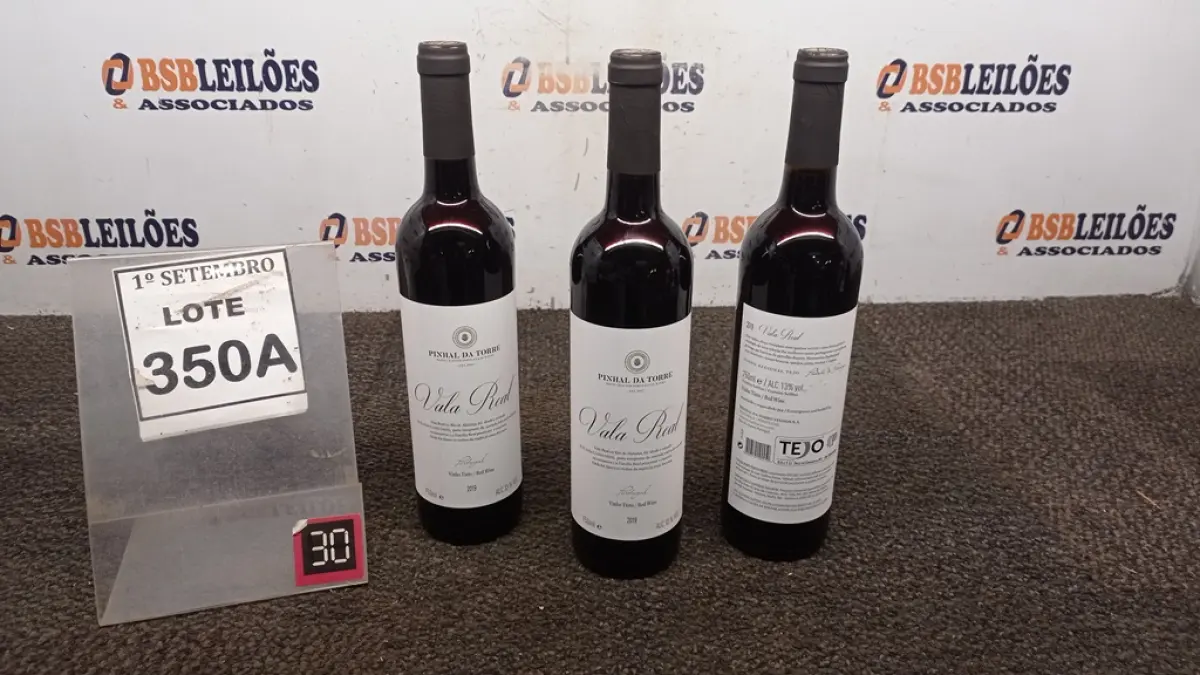 03 GARRAFAS DE VINHO TINTO VALA REAL PORTUGUÊS SAFRA 2019 750ML. (NO ESTADO) ATENÇÃO! FAZER A VISITAÇÃO ANTES DE ARREMATAR, NÃO SABEMOS SE FUNCIONA, LEILÃO NÃO TEM GARANTIA E NEM DEVOLUÇÃO, SUJEITO A POSSÍVEIS AVARIAS VISÍVEIS/OCULTAS E/OU AUSÊNCIA DE COMPONENTES.