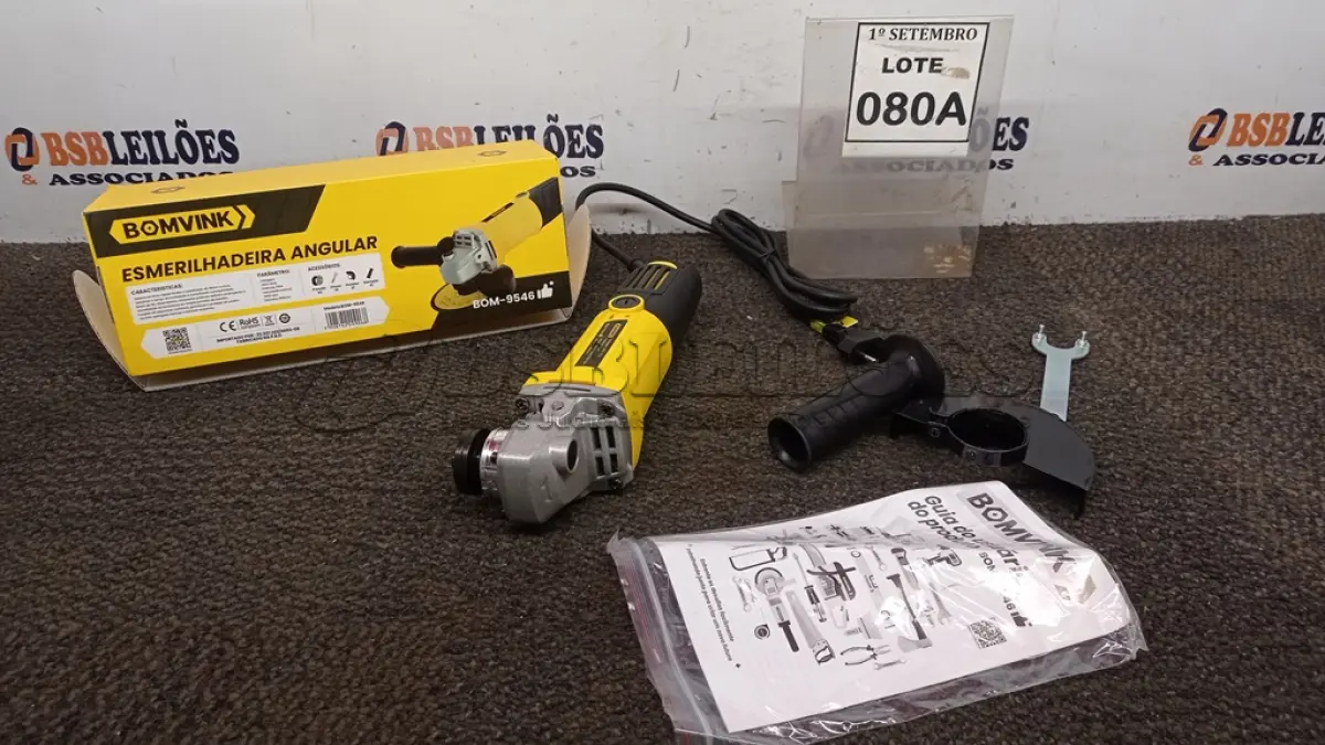LOTE 080 - 01 ESMERILHADEIRA ANGULAR 220V 710W ACESSÓRIOS 1CHAVE 1 PROTETOR 1MANOPLA. (NO ESTADO) ATENÇÃO! FAZER A VISITAÇÃO ANTES DE ARREMATAR, NÃO SABEMOS SE FUNCIONA, LEILÃO NÃO TEM GARANTIA E NEM DEVOLUÇÃO, SUJEITO A POSSÍVEIS AVARIAS VISÍVEIS/OCULTAS E/OU AUSÊNCIA DE COMPONENTES.