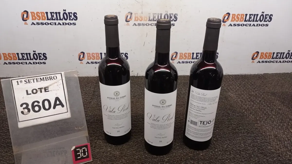 03 GARRAFAS DE VINHO TINTO VALA REAL PORTUGUÊS SAFRA 2019 750ML. (NO ESTADO) ATENÇÃO! FAZER A VISITAÇÃO ANTES DE ARREMATAR, NÃO SABEMOS SE FUNCIONA, LEILÃO NÃO TEM GARANTIA E NEM DEVOLUÇÃO, SUJEITO A POSSÍVEIS AVARIAS VISÍVEIS/OCULTAS E/OU AUSÊNCIA DE COMPONENTES.
