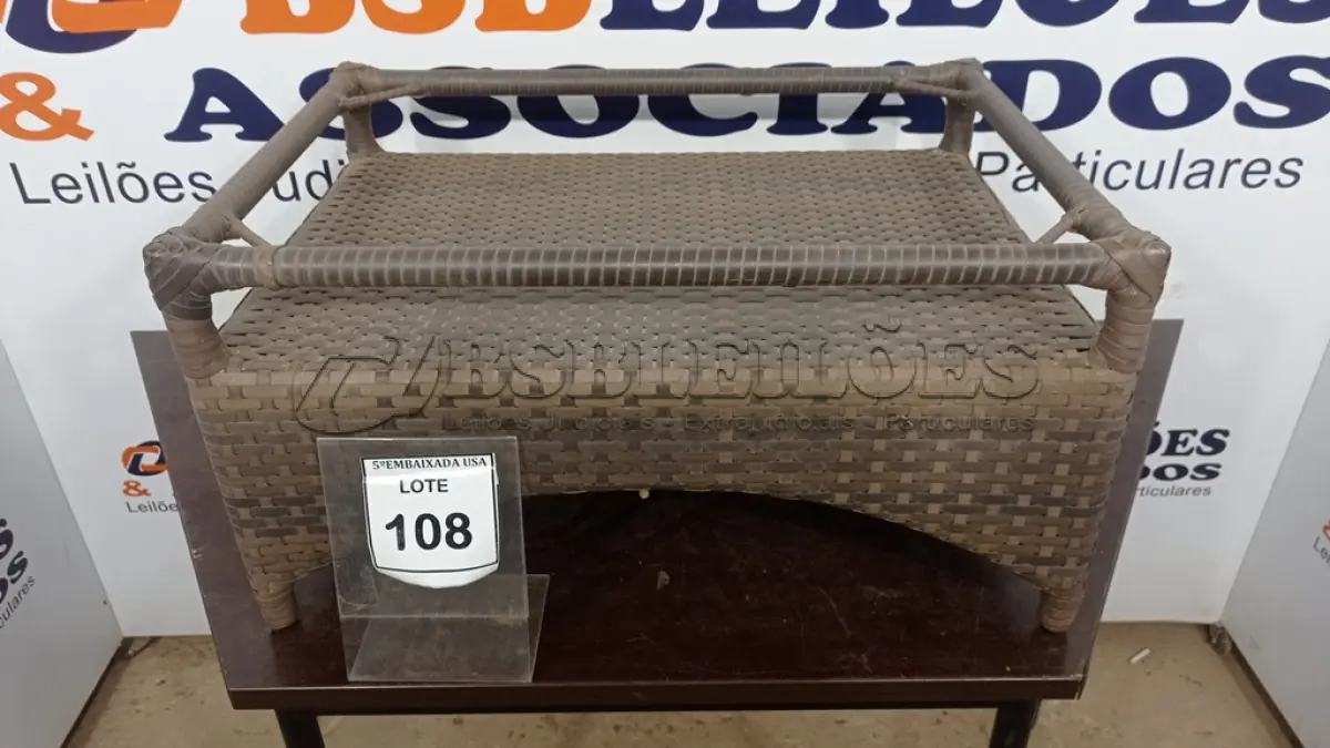 LOTE 108 - 01 MESINHA DE CENTRO DE JARDIM. (NO ESTADO EM QUE SE ENCONTRA. SUJEITO A AVARIAS OCULTAS/VISÍVEIS.) AV9405L