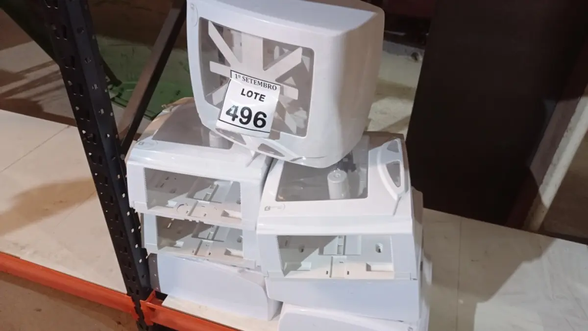08 DISPENSES DE PAPEL. (NO ESTADO) ATENÇÃO! FAZER A VISITAÇÃO ANTES DE ARREMATAR, NÃO SABEMOS SE FUNCIONA. LEILÃO NÃO TEM GARANTIA E NEM DEVOLUÇÃO, SUJEITO A POSSÍVEIS AVARIAS VISÍVEIS/OCULTAS E/OU AUSÊNCIA DE COMPONENTES.