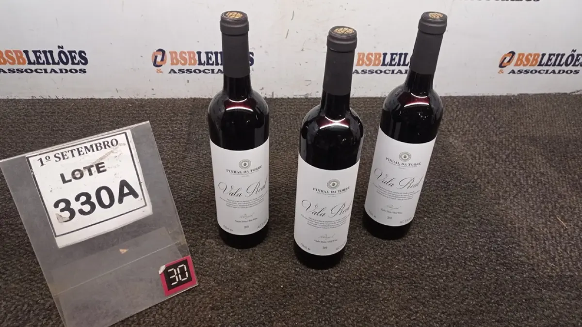 03 GARRAFAS DE VINHO TINTO VALA REAL PORTUGUÊS SAFRA 2019 750ML. (NO ESTADO) ATENÇÃO! FAZER A VISITAÇÃO ANTES DE ARREMATAR, NÃO SABEMOS SE FUNCIONA, LEILÃO NÃO TEM GARANTIA E NEM DEVOLUÇÃO, SUJEITO A POSSÍVEIS AVARIAS VISÍVEIS/OCULTAS E/OU AUSÊNCIA DE COMPONENTES.