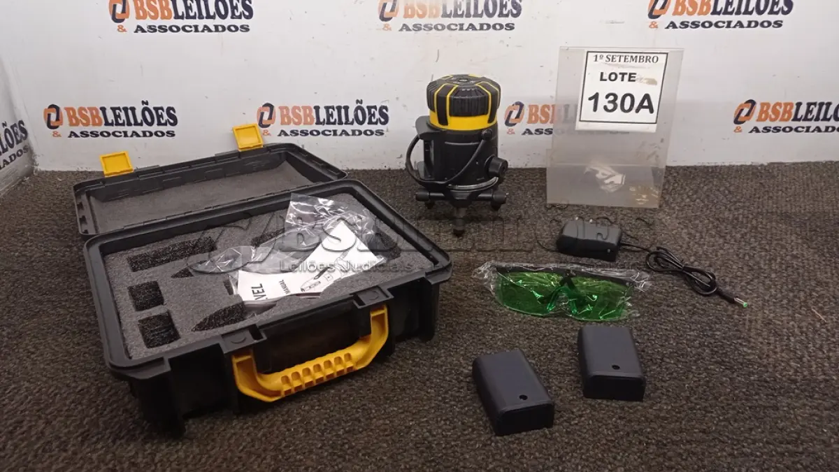 LOTE 130 - 01 NIVEL A LASER COM 2 BATERIAS MALETA ÓCULOS DE PROTEÇÃO. (NO ESTADO) ATENÇÃO! FAZER A VISITAÇÃO ANTES DE ARREMATAR, NÃO SABEMOS SE FUNCIONA, LEILÃO NÃO TEM GARANTIA E NEM DEVOLUÇÃO, SUJEITO A POSSÍVEIS AVARIAS VISÍVEIS/OCULTAS E/OU AUSÊNCIA DE COMPONENTES.