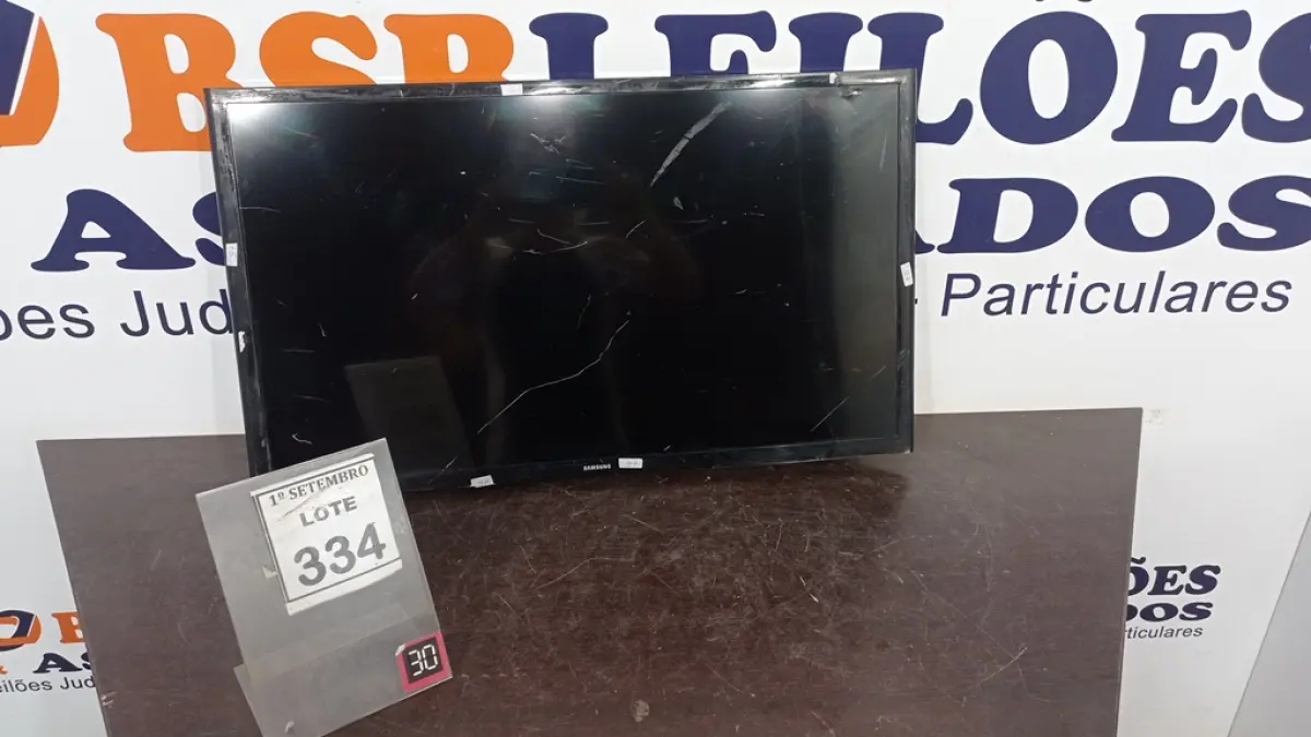 01 TV LCD 32’’ MARCA SAMSUNG. (NO ESTADO) ATENÇÃO! FAZER A VISITAÇÃO ANTES DE ARREMATAR, NÃO SABEMOS SE FUNCIONA, LEILÃO NÃO TEM GARANTIA E NEM DEVOLUÇÃO, SUJEITO A POSSÍVEIS AVARIAS VISÍVEIS/OCULTAS E/OU AUSÊNCIA DE COMPONENTES.