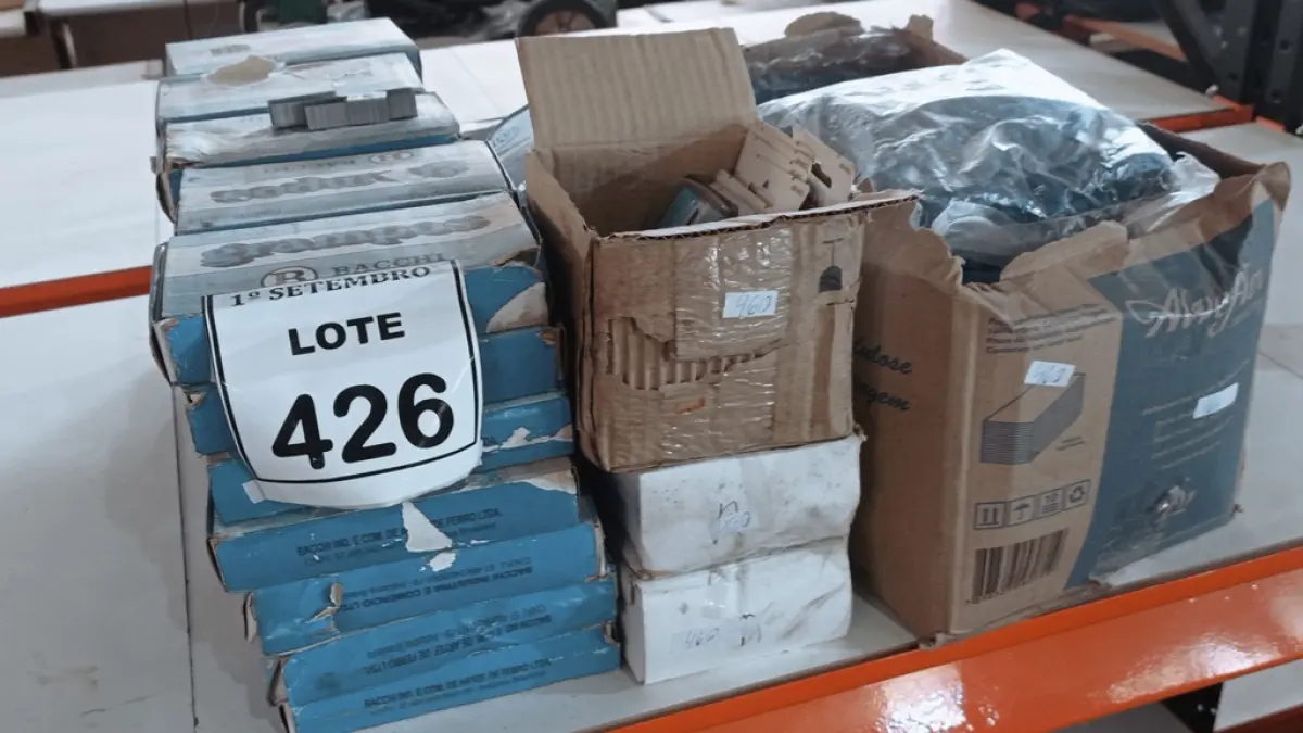 01 LOTE COM GRANDE QUANTIDADE DE BLOCOS DE ANOTAÇÕES, GRAMPOS, LACRES, FOLHAS DE ETIQUETAS, DISJUNTORES E 02 LIXEIRAS. (NO ESTADO) ATENÇÃO! FAZER A VISITAÇÃO ANTES DE ARREMATAR, NÃO SABEMOS SE FUNCIONA, LEILÃO NÃO TEM GARANTIA E NEM DEVOLUÇÃO, SUJEITO A POSSÍVEIS AVARIAS VISÍVEIS/OCULTAS E/OU AUSÊNCIA DE COMPONENTES.