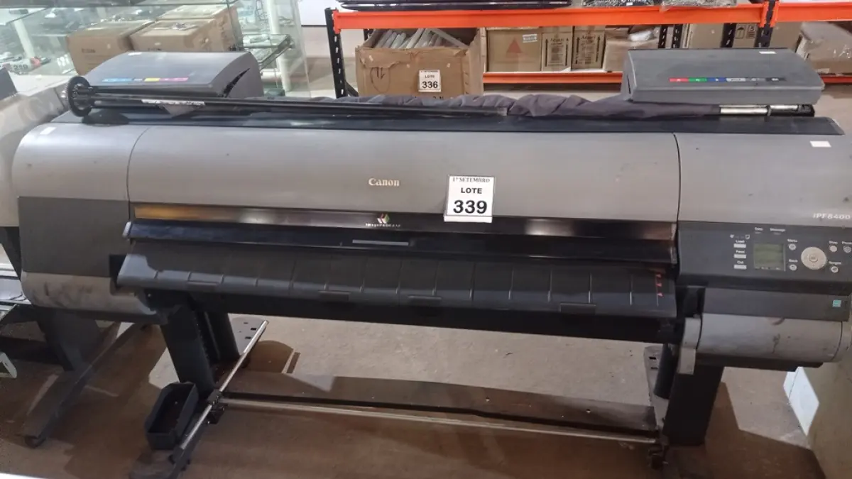 01 PLOTTER MARCA CANON MODELO IPF 8400. (NO ESTADO) ATENÇÃO! FAZER A VISITAÇÃO ANTES DE ARREMATAR, NÃO SABEMOS SE FUNCIONA, LEILÃO NÃO TEM GARANTIA E NEM DEVOLUÇÃO, SUJEITO A POSSÍVEIS AVARIAS VISÍVEIS/OCULTAS E/OU AUSÊNCIA DE COMPONENTES.