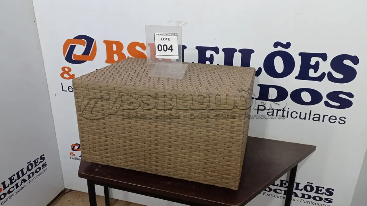LOTE 004 - 01 MESA DE CENTRO DE JARDIM. (NO ESTADO EM QUE SE ENCONTRA. SUJEITO A AVARIAS OCULTAS/VISÍVEIS.)  BH1517L