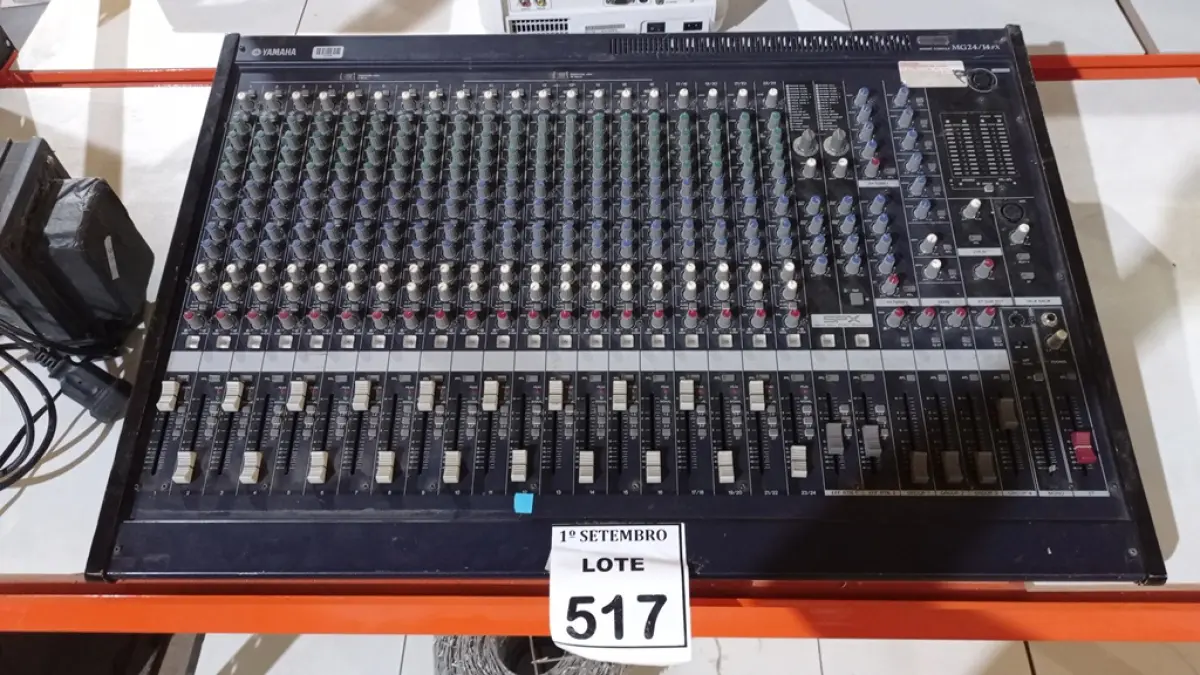 01 MESA AMPLIFICADORA DE SOM COM FONTE. (NO ESTADO) ATENÇÃO! FAZER A VISITAÇÃO ANTES DE ARREMATAR, NÃO SABEMOS SE FUNCIONA. LEILÃO NÃO TEM GARANTIA E NEM DEVOLUÇÃO, SUJEITO A POSSÍVEIS AVARIAS VISÍVEIS/OCULTAS E/OU AUSÊNCIA DE COMPONENTES.