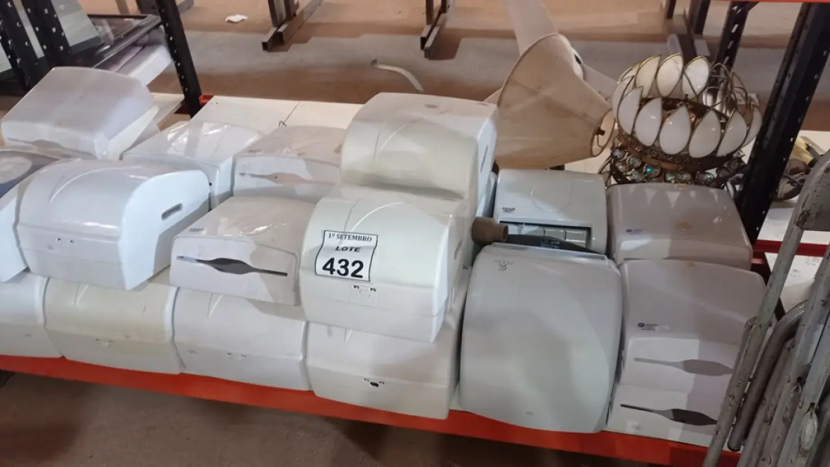 01 LOTE COM GRANDE QUANTIDADE DE DISPENSADORES DE PAPEL. (NO ESTADO) ATENÇÃO! FAZER A VISITAÇÃO ANTES DE ARREMATAR, NÃO SABEMOS SE FUNCIONA, LEILÃO NÃO TEM GARANTIA E NEM DEVOLUÇÃO, SUJEITO A POSSÍVEIS AVARIAS VISÍVEIS/OCULTAS E/OU AUSÊNCIA DE COMPONENTES.