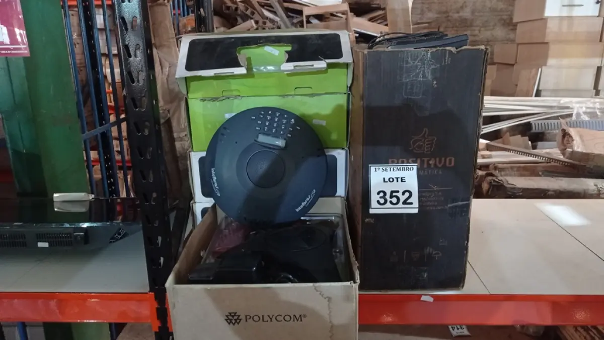 04 APARELHOS DE AUDIOCONFERÊNCIA MARCA INTELBRAS E 01 MARCA POLYCOM E GRANDE QUANTIDADE DE TECLADOS PARA PC MARCAS E MODELOS DIVERSOS. (NO ESTADO) ATENÇÃO! FAZER A VISITAÇÃO ANTES DE ARREMATAR, NÃO SABEMOS SE FUNCIONA, LEILÃO NÃO TEM GARANTIA E NEM DEVOLUÇÃO, SUJEITO A POSSÍVEIS AVARIAS VISÍVEIS/OCULTAS E/OU AUSÊNCIA DE COMPONENTES.
