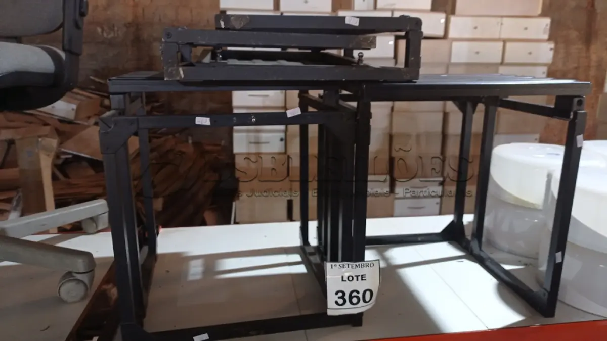 LOTE 360 - 03 BANCOS DOBRÁVEIS. (NO ESTADO) ATENÇÃO! FAZER A VISITAÇÃO ANTES DE ARREMATAR, NÃO SABEMOS SE FUNCIONA, LEILÃO NÃO TEM GARANTIA E NEM DEVOLUÇÃO, SUJEITO A POSSÍVEIS AVARIAS VISÍVEIS/OCULTAS E/OU AUSÊNCIA DE COMPONENTES.