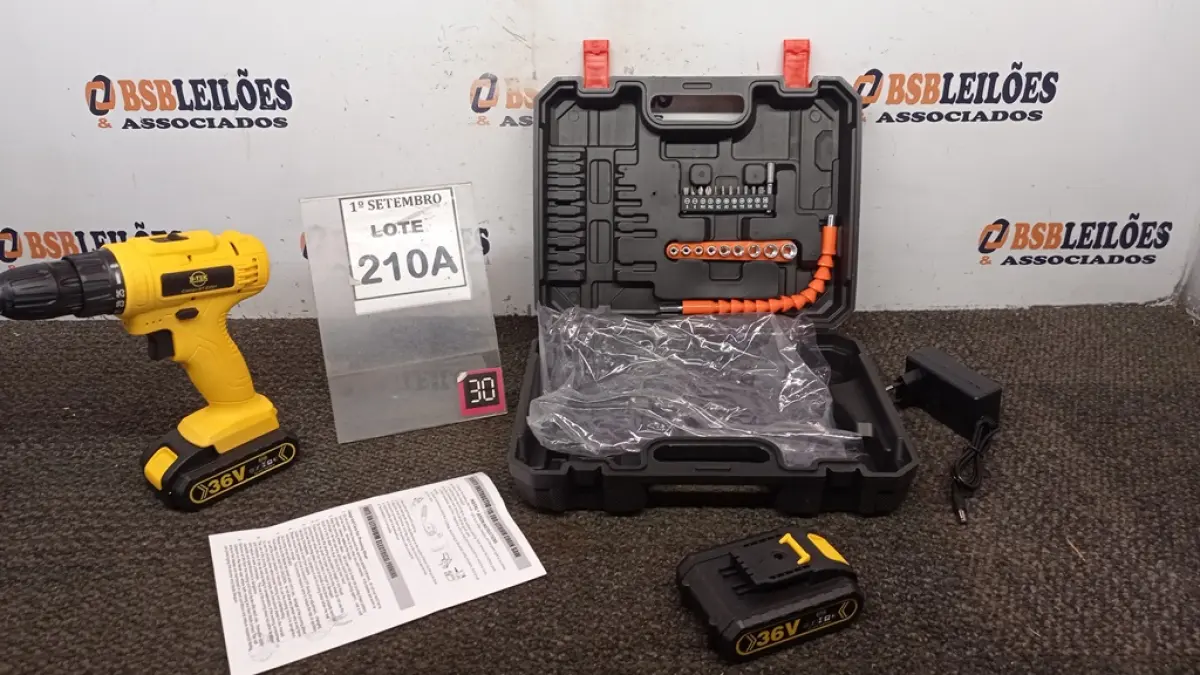 01 PARAFUSADEIRA 36V DUAS BATERIAS COM MALETA E BITS. (NO ESTADO) ATENÇÃO! FAZER A VISITAÇÃO ANTES DE ARREMATAR, NÃO SABEMOS SE FUNCIONA, LEILÃO NÃO TEM GARANTIA E NEM DEVOLUÇÃO, SUJEITO A POSSÍVEIS AVARIAS VISÍVEIS/OCULTAS E/OU AUSÊNCIA DE COMPONENTES.