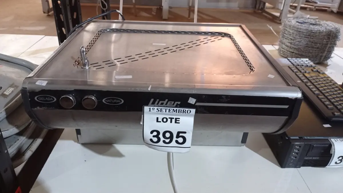 01 BEBEDOURO EM INOX MARCA LÍDER. (NO ESTADO) ATENÇÃO! FAZER A VISITAÇÃO ANTES DE ARREMATAR, NÃO SABEMOS SE FUNCIONA. LEILÃO NÃO TEM GARANTIA E NEM DEVOLUÇÃO, SUJEITO A POSSÍVEIS AVARIAS VISÍVEIS/OCULTAS E/OU AUSÊNCIA DE COMPONENTES.