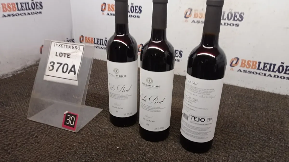 03 GARRAFAS DE VINHO TINTO VALA REAL PORTUGUÊS SAFRA 2019 750ML. (NO ESTADO) ATENÇÃO! FAZER A VISITAÇÃO ANTES DE ARREMATAR, NÃO SABEMOS SE FUNCIONA, LEILÃO NÃO TEM GARANTIA E NEM DEVOLUÇÃO, SUJEITO A POSSÍVEIS AVARIAS VISÍVEIS/OCULTAS E/OU AUSÊNCIA DE COMPONENTES.