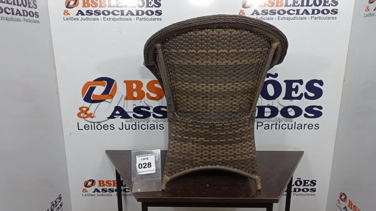 LOTE 028 - 01 CADEIRA DE JARDIM. (NO ESTADO EM QUE SE ENCONTRA. SUJEITO A AVARIAS OCULTAS/VISÍVEIS.) AV9336E