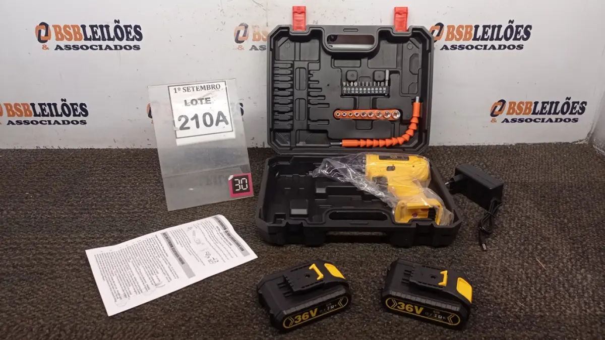 01 PARAFUSADEIRA 36V DUAS BATERIAS COM MALETA E BITS. (NO ESTADO) ATENÇÃO! FAZER A VISITAÇÃO ANTES DE ARREMATAR, NÃO SABEMOS SE FUNCIONA, LEILÃO NÃO TEM GARANTIA E NEM DEVOLUÇÃO, SUJEITO A POSSÍVEIS AVARIAS VISÍVEIS/OCULTAS E/OU AUSÊNCIA DE COMPONENTES.