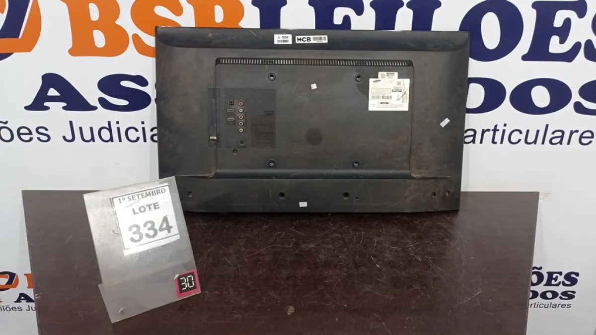 01 TV LCD 32’’ MARCA SAMSUNG. (NO ESTADO) ATENÇÃO! FAZER A VISITAÇÃO ANTES DE ARREMATAR, NÃO SABEMOS SE FUNCIONA, LEILÃO NÃO TEM GARANTIA E NEM DEVOLUÇÃO, SUJEITO A POSSÍVEIS AVARIAS VISÍVEIS/OCULTAS E/OU AUSÊNCIA DE COMPONENTES.