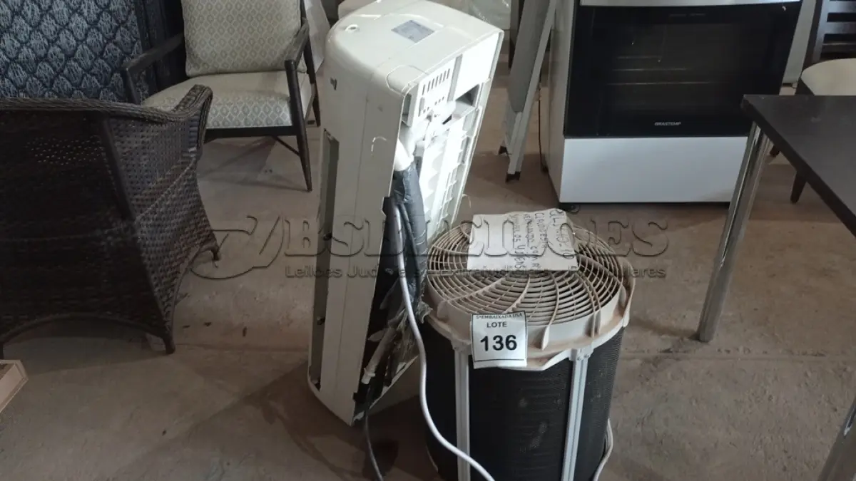 LOTE 136 - 01 AR CONDICIONADO SPRINGER 18.000BTUS. (NO ESTADO EM QUE SE ENCONTRA. SUJEITO A AVARIAS OCULTAS/VISÍVEIS.) BF8498R