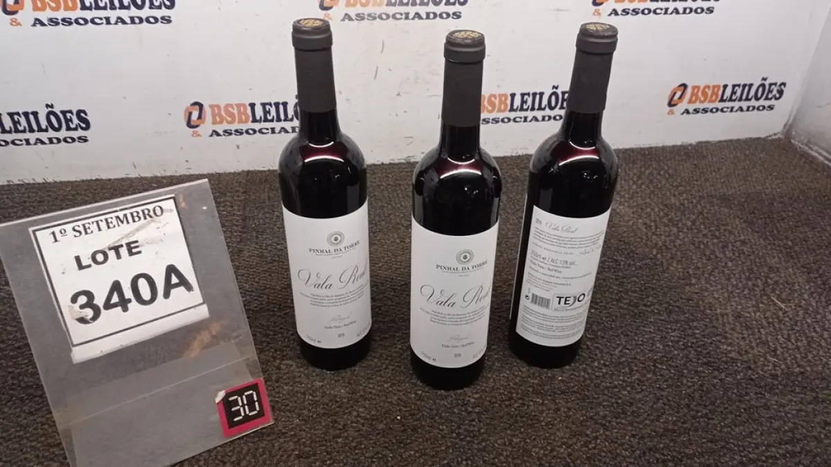03 GARRAFAS DE VINHO TINTO VALA REAL PORTUGUÊS SAFRA 2019 750ML. (NO ESTADO) ATENÇÃO! FAZER A VISITAÇÃO ANTES DE ARREMATAR, NÃO SABEMOS SE FUNCIONA, LEILÃO NÃO TEM GARANTIA E NEM DEVOLUÇÃO, SUJEITO A POSSÍVEIS AVARIAS VISÍVEIS/OCULTAS E/OU AUSÊNCIA DE COMPONENTES.