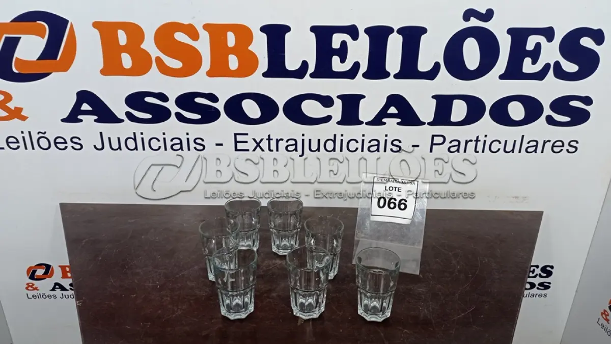 LOTE 066 - 07 COPOS DE VIDRO. (NO ESTADO EM QUE SE ENCONTRA. SUJEITO A AVARIAS OCULTAS/VISÍVEIS.)