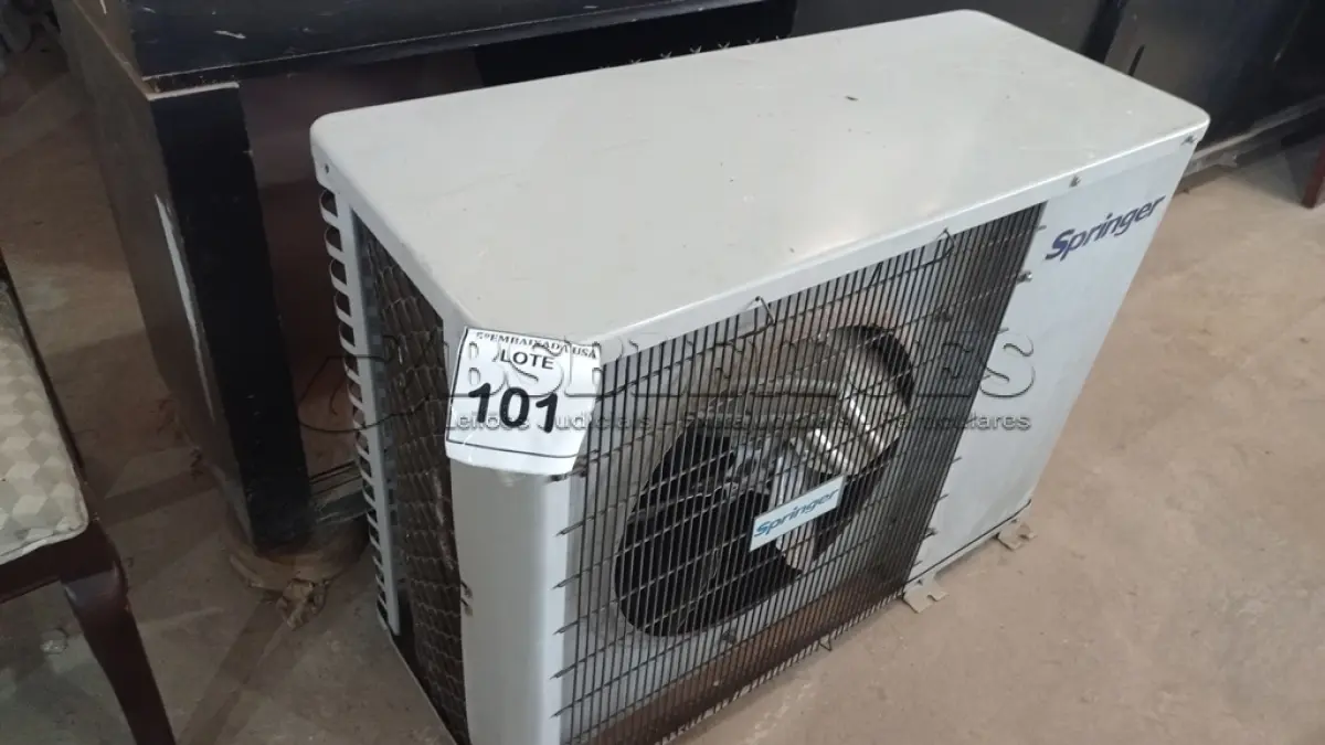 LOTE 101 - 01 CONDENSADORA SPRINGER 18.000BTUS. (NO ESTADO EM QUE SE ENCONTRA. SUJEITO A AVARIAS OCULTAS/VISÍVEIS.)