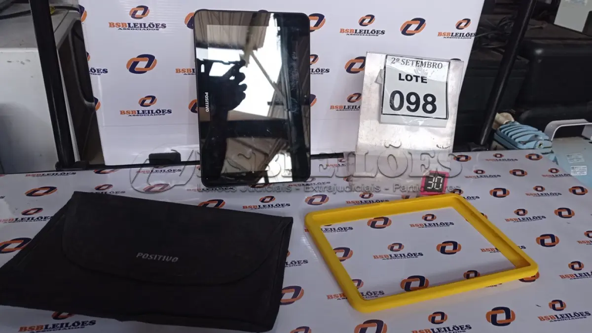 LOTE 098 - 01 TABLET MARCA POSITIVO. (NO ESTADO) ATENÇÃO! FAZER A VISITAÇÃO ANTES DE ARREMATAR, NÃO SABEMOS SE FUNCIONA, LEILÃO NÃO TEM GARANTIA E NEM DEVOLUÇÃO, SUJEITO A POSSÍVEIS AVARIAS VISÍVEIS/OCULTAS E/OU AUSÊNCIA DE COMPONENTES.