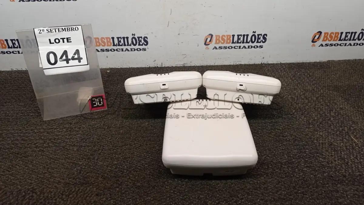 LOTE 044 - 03 ACCESS POINT MARCA HP. (NO ESTADO) ATENÇÃO! FAZER A VISITAÇÃO ANTES DE ARREMATAR, NÃO SABEMOS SE FUNCIONA, LEILÃO NÃO TEM GARANTIA E NEM DEVOLUÇÃO, SUJEITO A POSSÍVEIS AVARIAS VISÍVEIS/OCULTAS E/OU AUSÊNCIA DE COMPONENTES.