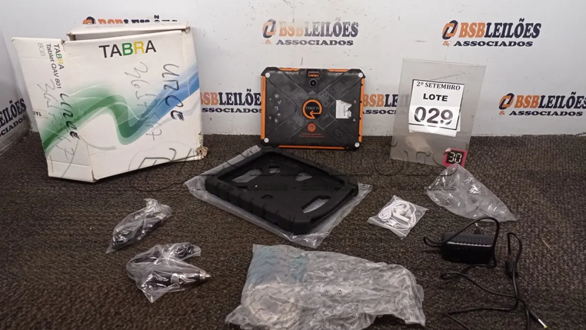LOTE 029 - 01 TABLET QAV 801 8GB MARCA TABRA. (NO ESTADO) ATENÇÃO! FAZER A VISITAÇÃO ANTES DE ARREMATAR, NÃO SABEMOS SE FUNCIONA, LEILÃO NÃO TEM GARANTIA E NEM DEVOLUÇÃO, SUJEITO A POSSÍVEIS AVARIAS VISÍVEIS/OCULTAS E/OU AUSÊNCIA DE COMPONENTES.