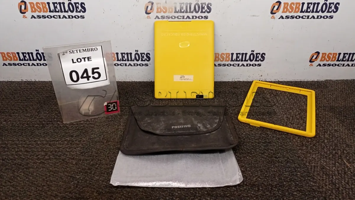 LOTE 045 - 01 TABLET MARCA POSITIVO. (NO ESTADO) ATENÇÃO! FAZER A VISITAÇÃO ANTES DE ARREMATAR, NÃO SABEMOS SE FUNCIONA, LEILÃO NÃO TEM GARANTIA E NEM DEVOLUÇÃO, SUJEITO A POSSÍVEIS AVARIAS VISÍVEIS/OCULTAS E/OU AUSÊNCIA DE COMPONENTES.