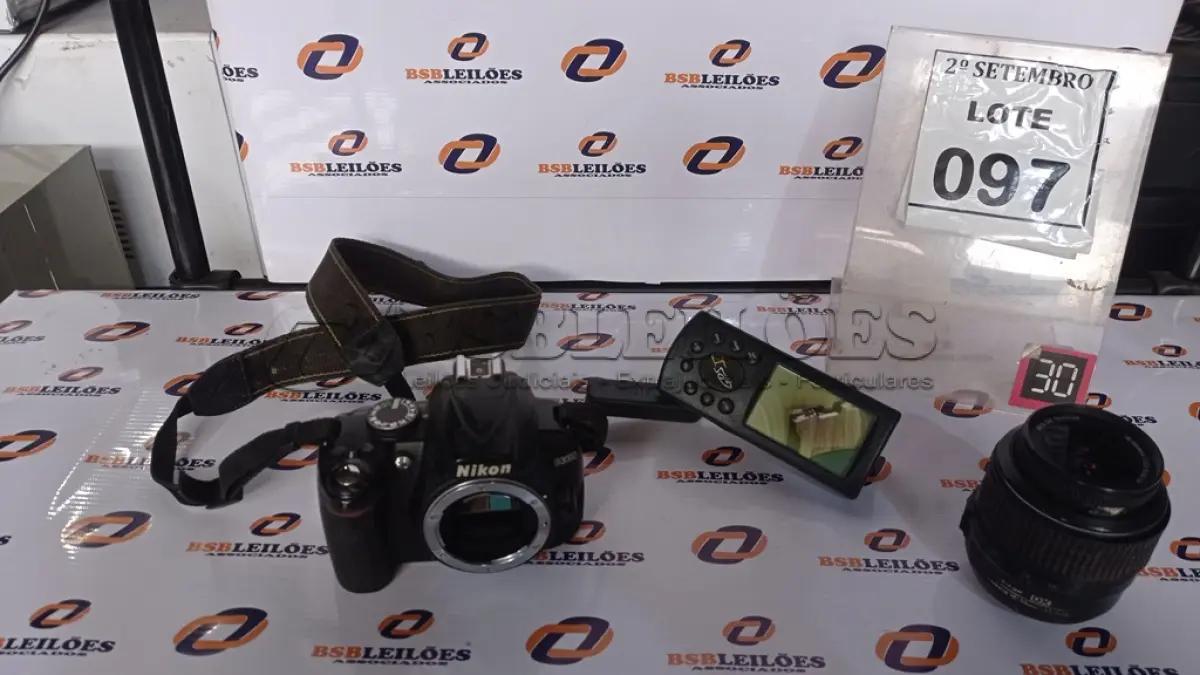 LOTE 097 - 01 MÁQUINA FOTOGRÁFICA DIGITAL MARCA NIKON MODELO D3000 E 01 APARELHO DE GPS GARMIN. (NO ESTADO) ATENÇÃO! FAZER A VISITAÇÃO ANTES DE ARREMATAR, NÃO SABEMOS SE FUNCIONA, LEILÃO NÃO TEM GARANTIA E NEM DEVOLUÇÃO, SUJEITO A POSSÍVEIS AVARIAS VISÍVEIS/OCULTAS E/OU AUSÊNCIA DE COMPONENTES.