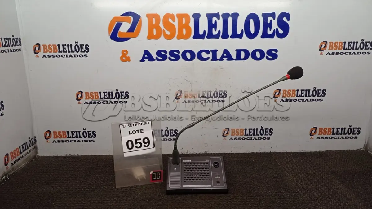 LOTE 059 - 01 MICROFONE DE MESA COM BASE. (NO ESTADO) ATENÇÃO! FAZER A VISITAÇÃO ANTES DE ARREMATAR, NÃO SABEMOS SE FUNCIONA, LEILÃO NÃO TEM GARANTIA E NEM DEVOLUÇÃO, SUJEITO A POSSÍVEIS AVARIAS VISÍVEIS/OCULTAS E/OU AUSÊNCIA DE COMPONENTES.