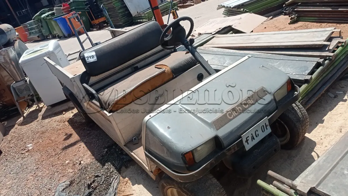 LOTE 212 - 01 CARRINHO ELÉTRICO CLUB CAR CARRYALL 6. (NO ESTADO EM QUE SE ENCONTRA. SUJEITO A AVARIAS OCULTAS/VISÍVEIS.) AV9497B