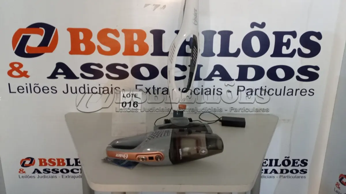 LOTE 016 - 01   ASPIRADOR DE PÓ VERTICAL OSTER SEM FIO WHITE DUO CLEAN 2 EM 1, BATERIA, BRANCO, OASP645 (NO ESTADO, NÃO SABEMOS SE FUNCIONA. LEILÃO NÃO TEM GARANTIA E NEM DEVOLUÇÃO, SUJEITO A POSSÍVEIS AVARIAS VISÍVEIS/OCULTAS E/OU AUSÊNCIA DE COMPONENTES)