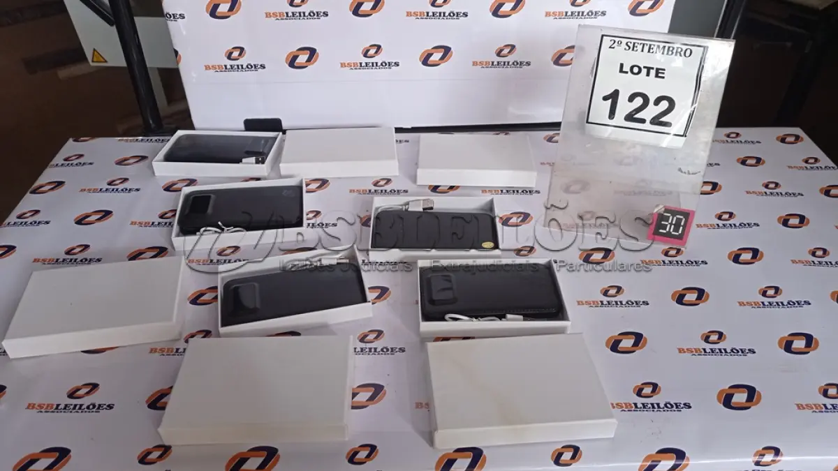 LOTE 122 - 05 BATERIAS EXTERNAS. (NO ESTADO) ATENÇÃO! FAZER A VISITAÇÃO ANTES DE ARREMATAR, NÃO SABEMOS SE FUNCIONA, LEILÃO NÃO TEM GARANTIA E NEM DEVOLUÇÃO, SUJEITO A POSSÍVEIS AVARIAS VISÍVEIS/OCULTAS E/OU AUSÊNCIA DE COMPONENTES.