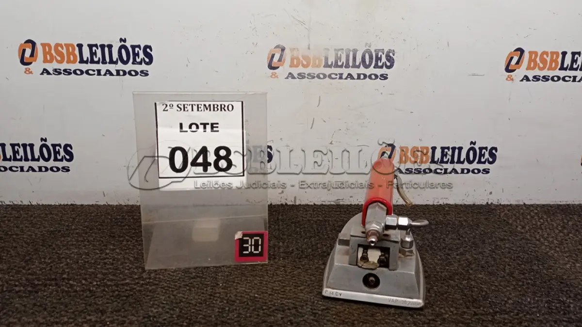 LOTE 048 - 01 FERRO DE PASSAR A VAPOR MARCA CONTINENTAL. (NO ESTADO) ATENÇÃO! FAZER A VISITAÇÃO ANTES DE ARREMATAR, NÃO SABEMOS SE FUNCIONA, LEILÃO NÃO TEM GARANTIA E NEM DEVOLUÇÃO, SUJEITO A POSSÍVEIS AVARIAS VISÍVEIS/OCULTAS E/OU AUSÊNCIA DE COMPONENTES.