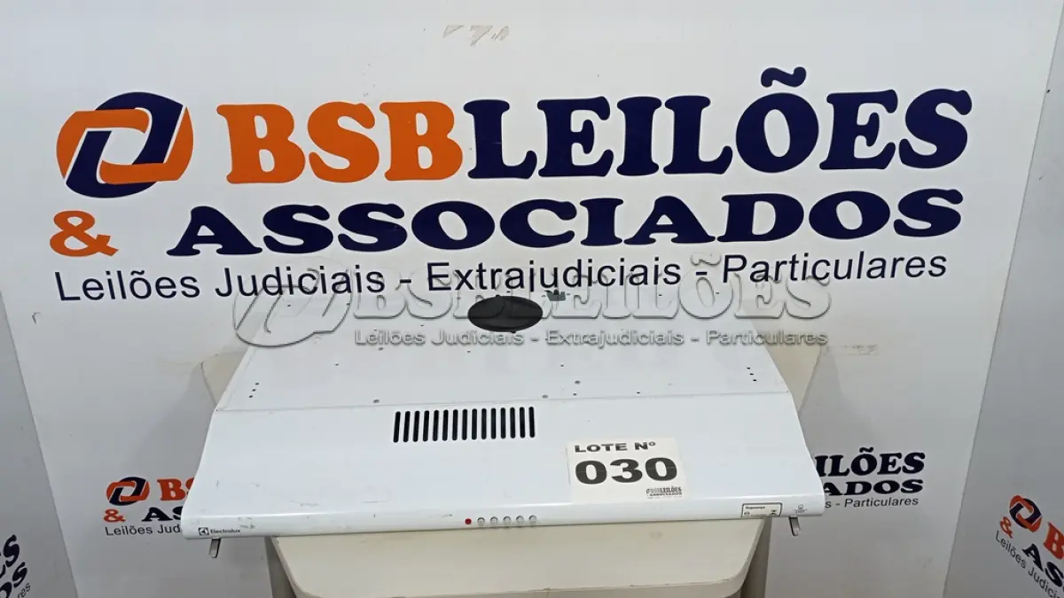 LOTE 030 - 01 DEPURADOR DE AR ELECTROLUX 80CM  - DE80B - 220VOLTS (NO ESTADO, NÃO SABEMOS SE FUNCIONA. LEILÃO NÃO TEM GARANTIA E NEM DEVOLUÇÃO, SUJEITO A POSSÍVEIS AVARIAS VISÍVEIS/OCULTAS E/OU AUSÊNCIA DE COMPONENTES)