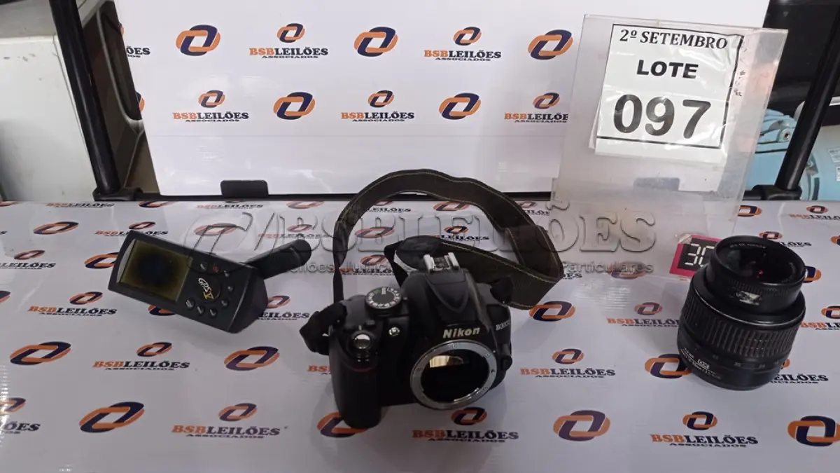 LOTE 097 - 01 MÁQUINA FOTOGRÁFICA DIGITAL MARCA NIKON MODELO D3000 E 01 APARELHO DE GPS GARMIN. (NO ESTADO) ATENÇÃO! FAZER A VISITAÇÃO ANTES DE ARREMATAR, NÃO SABEMOS SE FUNCIONA, LEILÃO NÃO TEM GARANTIA E NEM DEVOLUÇÃO, SUJEITO A POSSÍVEIS AVARIAS VISÍVEIS/OCULTAS E/OU AUSÊNCIA DE COMPONENTES.