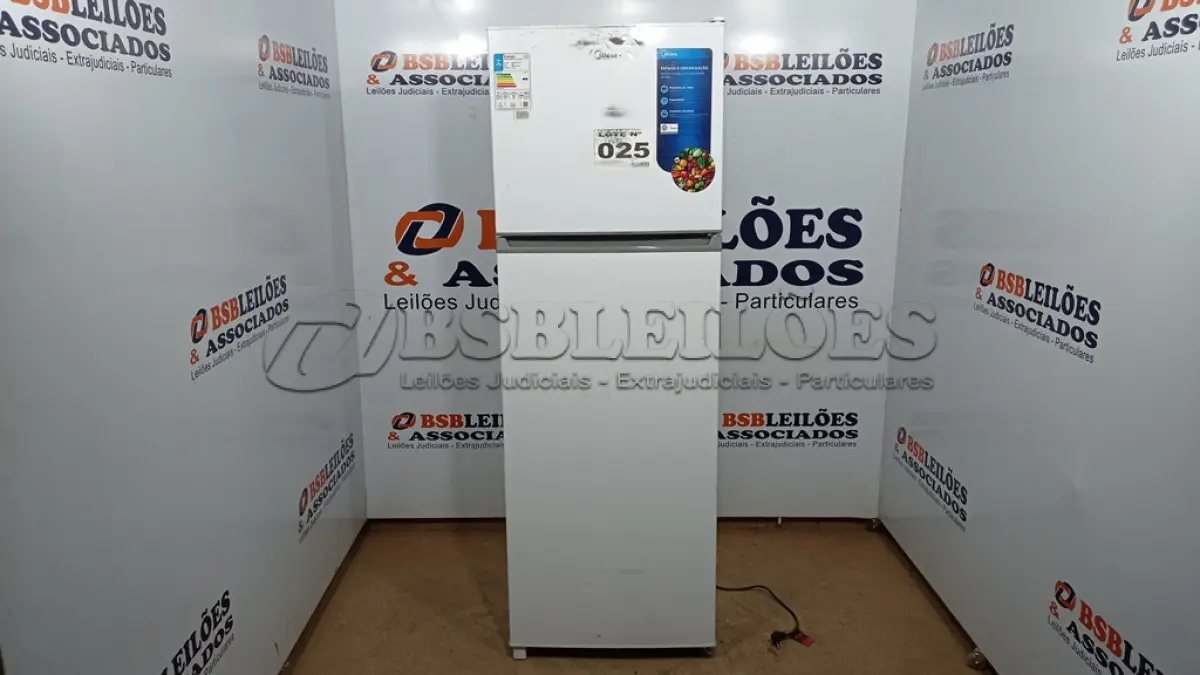 LOTE 025 - 01 GELADEIRA DUPLEX 294L CYCLE DEFROST BRANCA MIDEA - 220 VOLTS (NO ESTADO, NÃO SABEMOS SE FUNCIONA. LEILÃO NÃO TEM GARANTIA E NEM DEVOLUÇÃO, SUJEITO A POSSÍVEIS AVARIAS VISÍVEIS/OCULTAS E/OU AUSÊNCIA DE COMPONENTES)