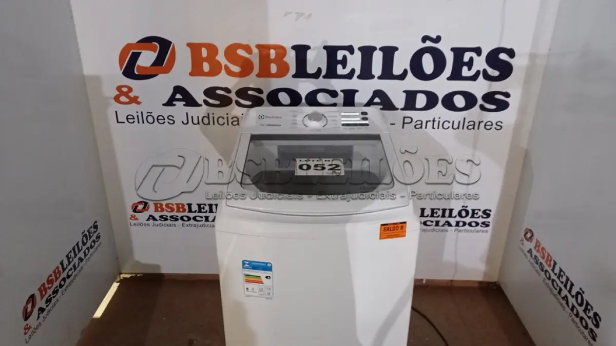 LOTE 052 - 01 MÁQUINA DE LAVAR ELECTROLUX 14KG LED14 BRANCA 220VOLTS (NO ESTADO, NÃO SABEMOS SE FUNCIONA. LEILÃO NÃO TEM GARANTIA E NEM DEVOLUÇÃO, SUJEITO A POSSÍVEIS AVARIAS VISÍVEIS/OCULTAS E/OU AUSÊNCIA DE COMPONENTES)