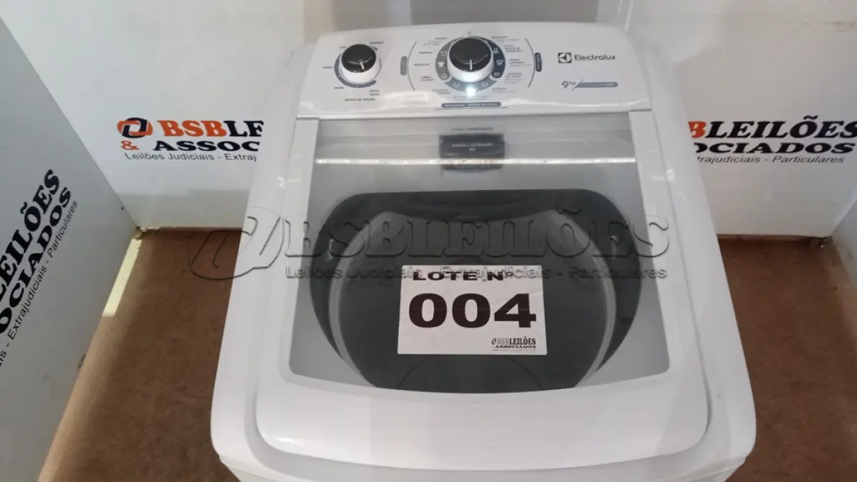 LOTE 004 - 01 MÁQUINA DE LAVAR 9KG ELECTROLUX (LED09) 220 VOLTS (NO ESTADO, NÃO SABEMOS SE FUNCIONA. LEILÃO NÃO TEM GARANTIA E NEM DEVOLUÇÃO, SUJEITO A POSSÍVEIS AVARIAS VISÍVEIS/OCULTAS E/OU AUSÊNCIA DE COMPONENTES)