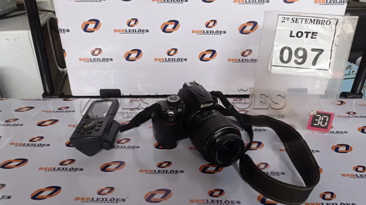 LOTE 097 - 01 MÁQUINA FOTOGRÁFICA DIGITAL MARCA NIKON MODELO D3000 E 01 APARELHO DE GPS GARMIN. (NO ESTADO) ATENÇÃO! FAZER A VISITAÇÃO ANTES DE ARREMATAR, NÃO SABEMOS SE FUNCIONA, LEILÃO NÃO TEM GARANTIA E NEM DEVOLUÇÃO, SUJEITO A POSSÍVEIS AVARIAS VISÍVEIS/OCULTAS E/OU AUSÊNCIA DE COMPONENTES.