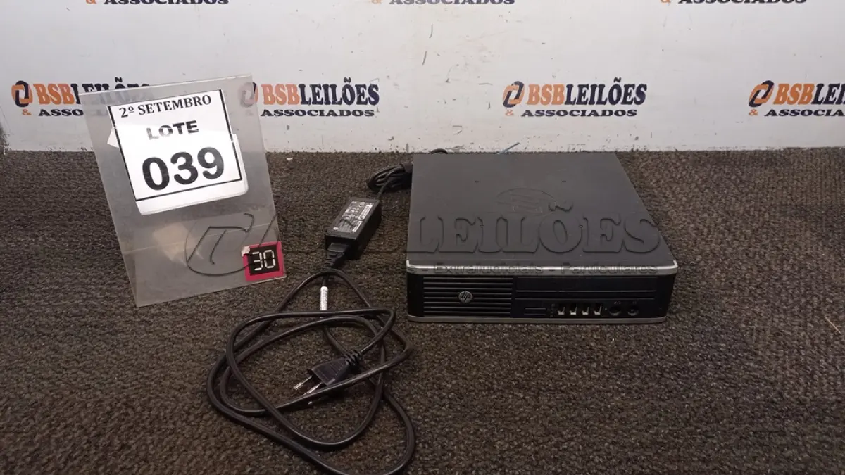 LOTE 039 - 01 MINI PC MARCA HP. (NO ESTADO) ATENÇÃO! FAZER A VISITAÇÃO ANTES DE ARREMATAR, NÃO SABEMOS SE FUNCIONA, LEILÃO NÃO TEM GARANTIA E NEM DEVOLUÇÃO, SUJEITO A POSSÍVEIS AVARIAS VISÍVEIS/OCULTAS E/OU AUSÊNCIA DE COMPONENTES.