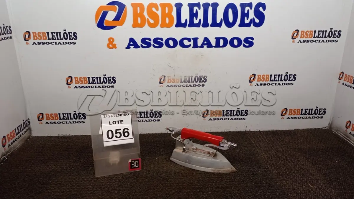 LOTE 056 - 01 FERRO DE PASSAR A VAPOR MARCA CONTINENTAL. (NO ESTADO) ATENÇÃO! FAZER A VISITAÇÃO ANTES DE ARREMATAR, NÃO SABEMOS SE FUNCIONA, LEILÃO NÃO TEM GARANTIA E NEM DEVOLUÇÃO, SUJEITO A POSSÍVEIS AVARIAS VISÍVEIS/OCULTAS E/OU AUSÊNCIA DE COMPONENTES.